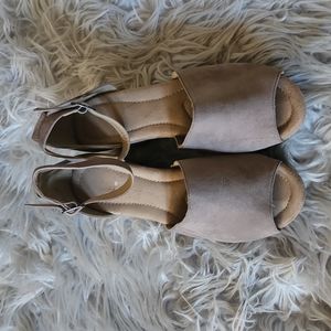 Chinese Laundry Size 7.5 Suede-like Platform Sandles